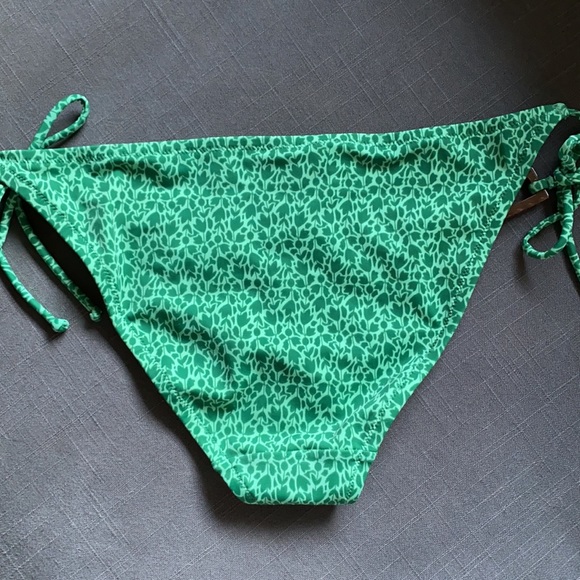 Victoria’s Secret 💚 Garden Bikini - Picture 5 of 8
